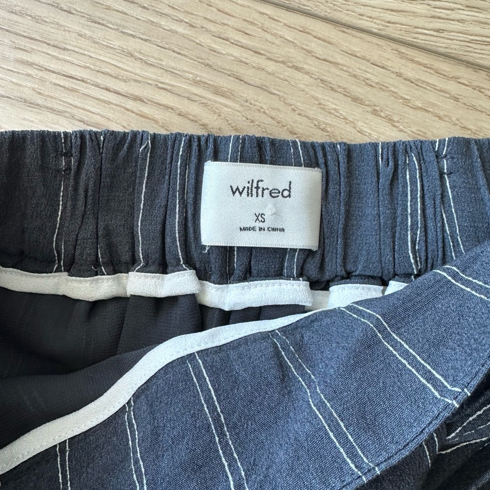 Aritzia Wilfred faun shorts XS flowy tie front